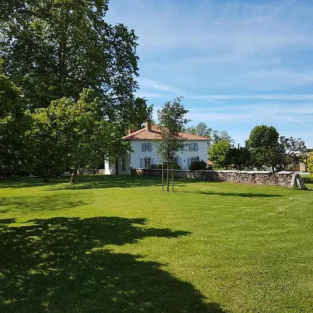 L'airial De Larroque Сустон